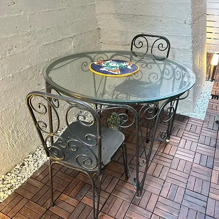 Regina 381 Bed & Breakfast